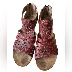 Women's Earth Origins High End Kingsley 7M Red Leather Boho Sandals MINTY